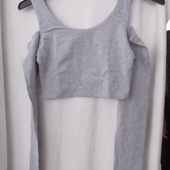 NWT - PrettyLittleThing Cotton Cold Shoulder Crop Top - Picture 2 of 9